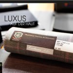 verschiedene Wollstoffe zur Auswahl für einen Maßanzug