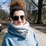 Meral liebt ihren Kleiderschrank